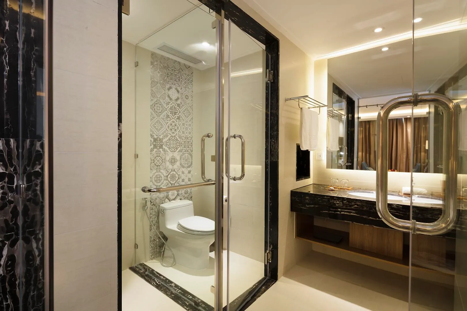 Comodo Nha Trang Hotel 5*,