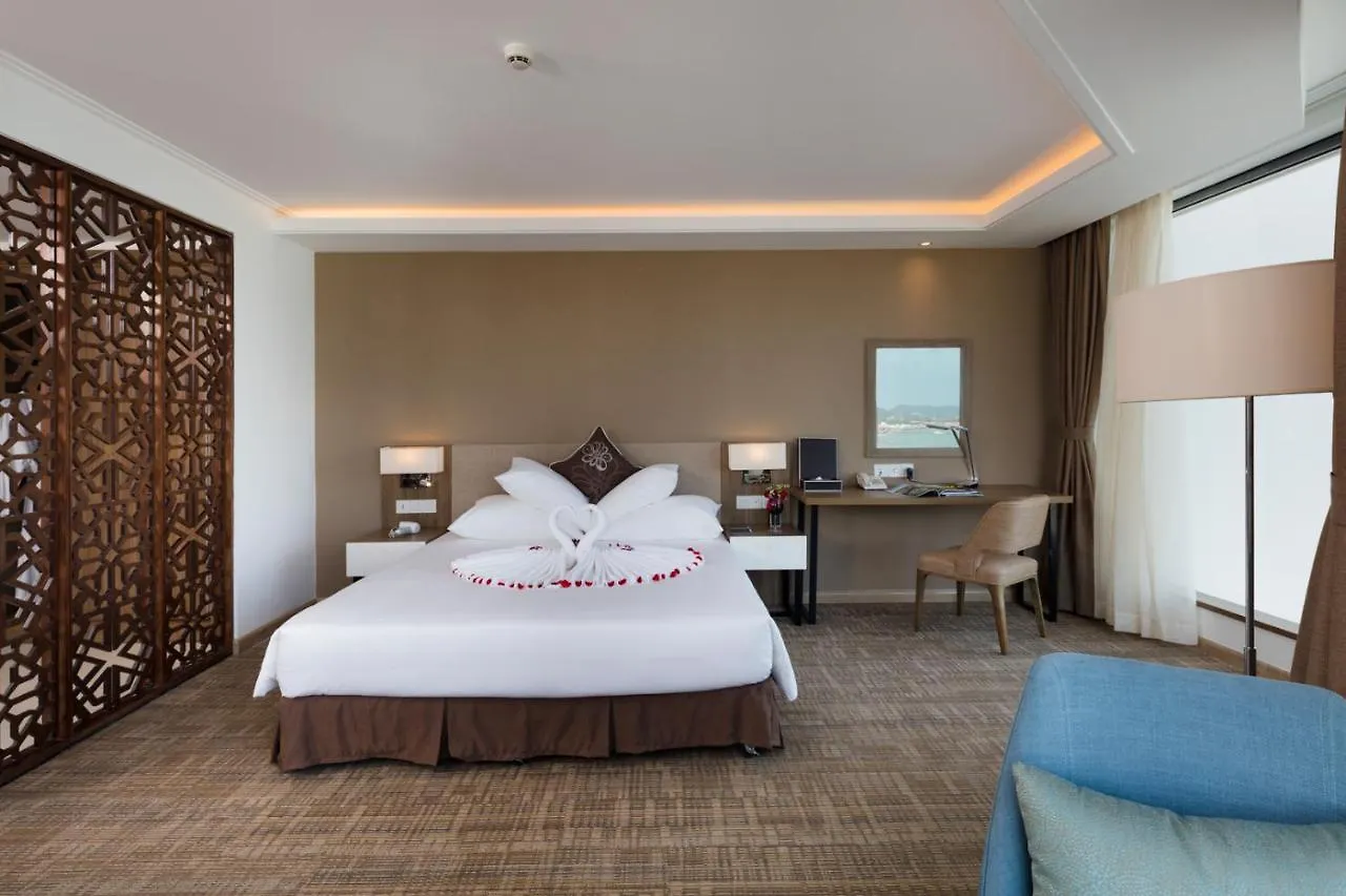 Comodo Nha Trang Hotel 5*,